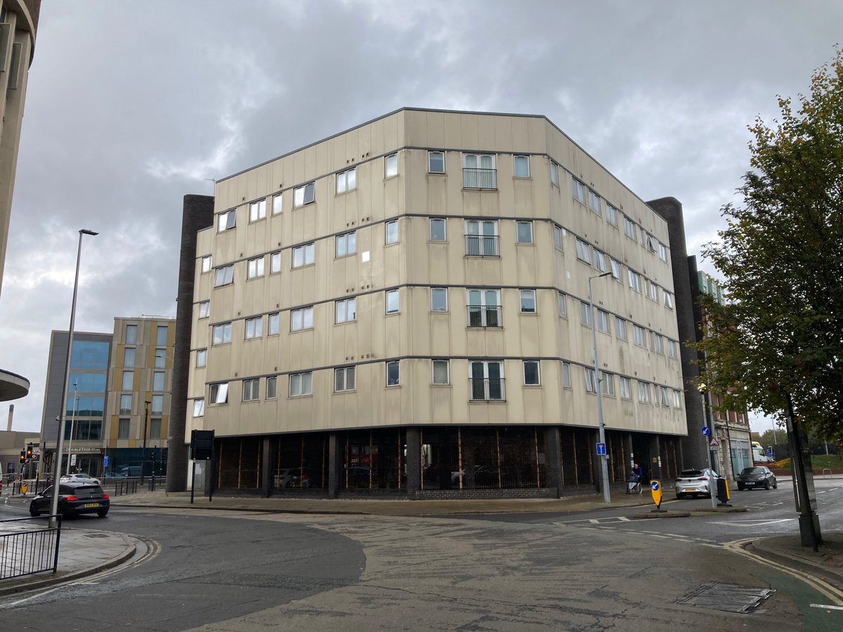 angus_young61's tweet photo. Installed 20 years ago in a conversion from office to residential, the cladding on Kemley House has not only weathered badly but is also combustible. A new planning application to fit new cladding compliant with current building regulations has recently been submitted. https://t.co/DdP11CRrOl