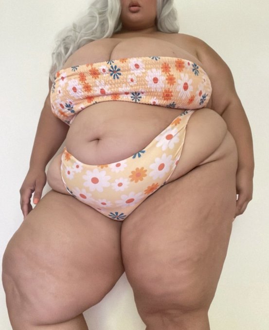 I think I may have outgrown this bikini… https://t.co/AbUA94W5cW