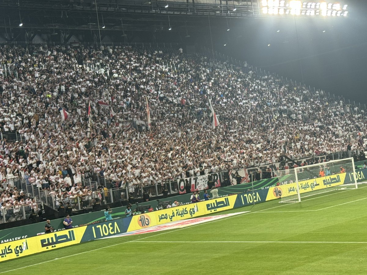 segadiallo's tweet photo. Ambiance de follies entre les rivaux cairote #AlAhlivsZamalek la super coupe n’aurait pu avoir de meilleurs ambassadeurs pour cette nuit à Riadh. #cafSupercup #RiadhSeason #Footballpassion #bolontaproject https://t.co/EsC5DFUBgN