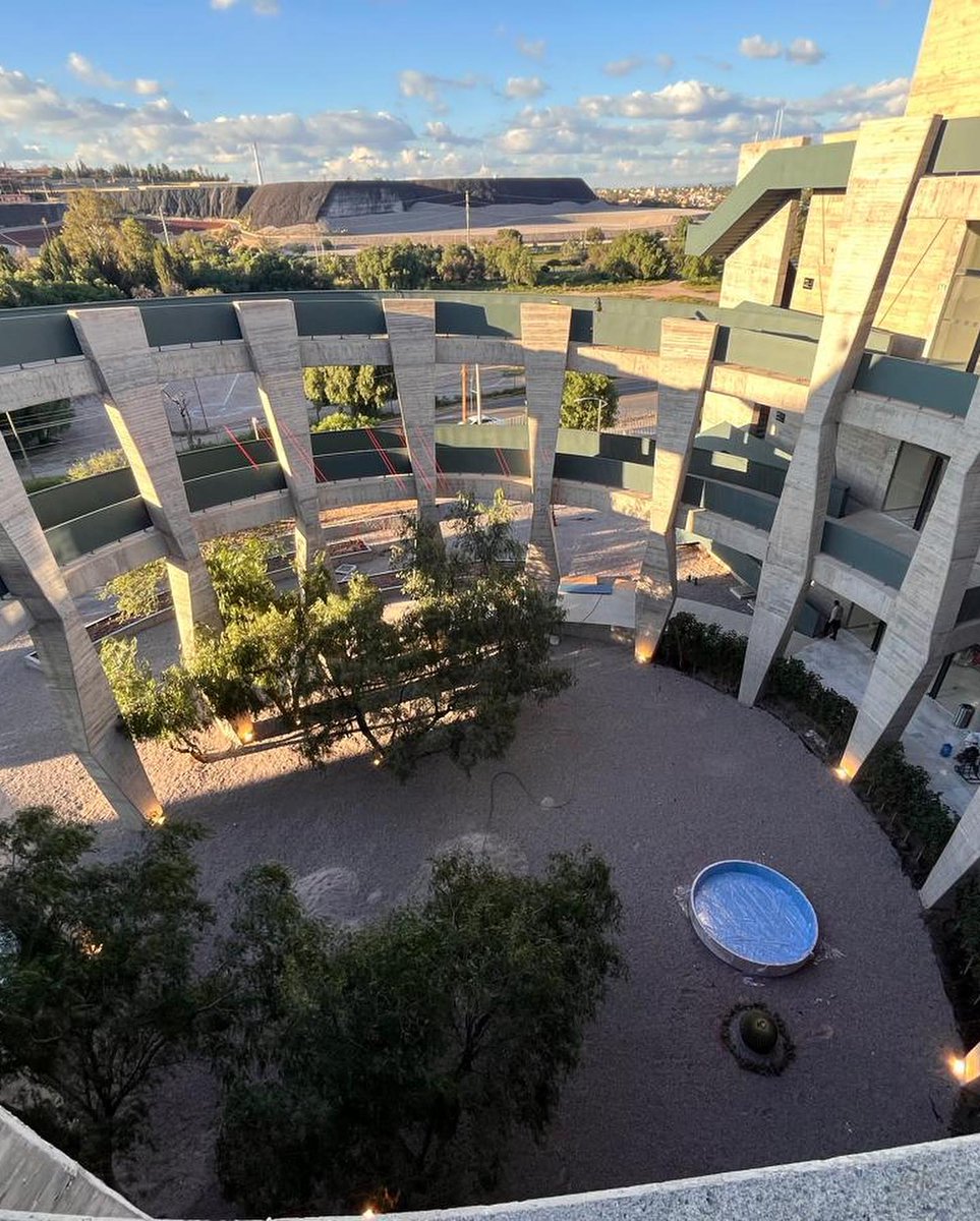 Conoce el Museo Universitario #UASLP (MUNI) 🤩

Es un espacio dinámico que une el arte, la ciencia y la educación para el disfrute y crecimiento de la comunidad universitaria y la sociedad en general.