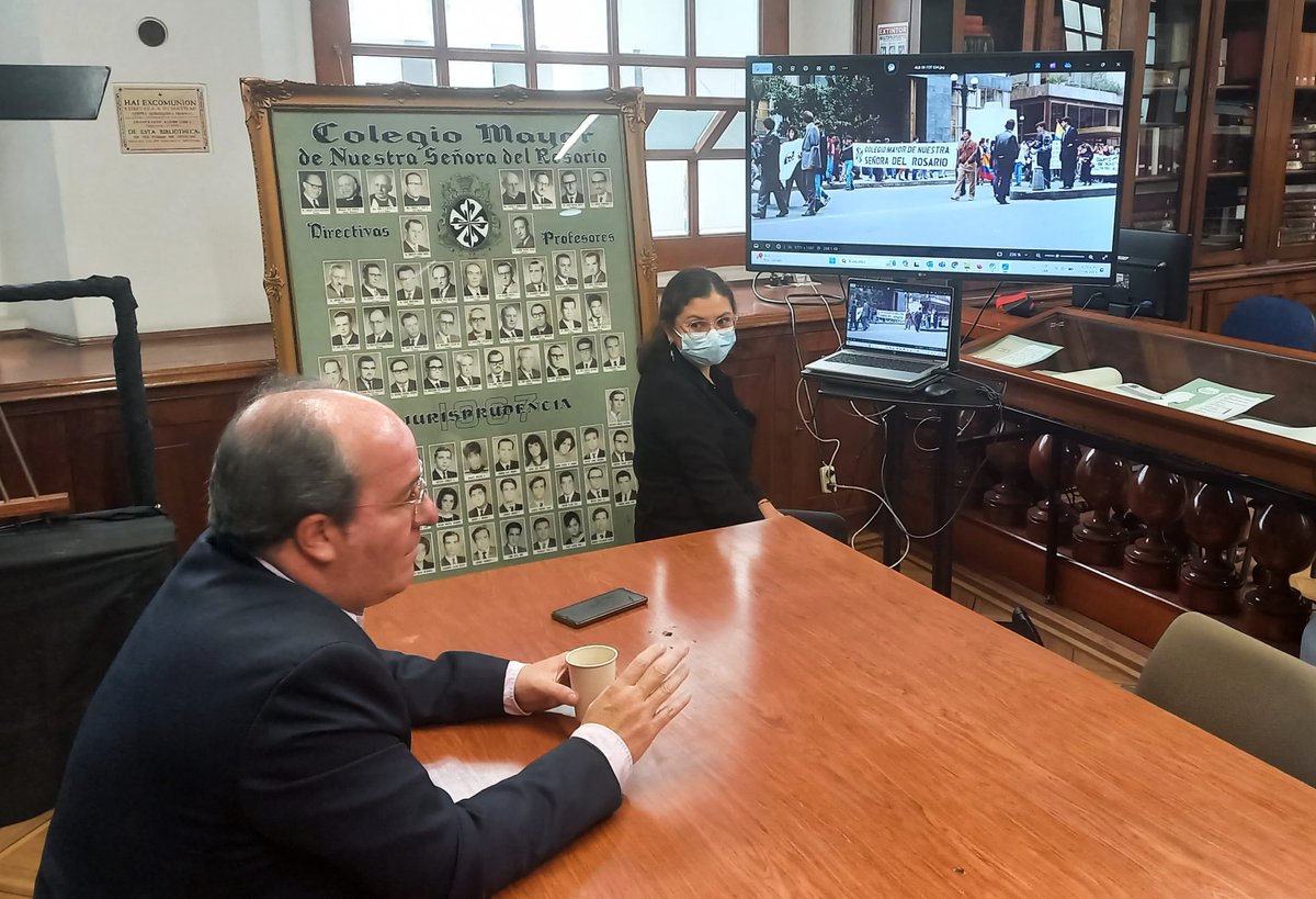 #URosarioEsPatrimonio En una nueva sesión del Proyecto Recordari, estuvimos con el Dr. Gerardo Espinosa, graduado de Jurisprudencia Universidad del Rosario, quien nos colaboró con la descripción de numerosas fotografías de nuestras colecciones, recordando sus vivencias en el >>