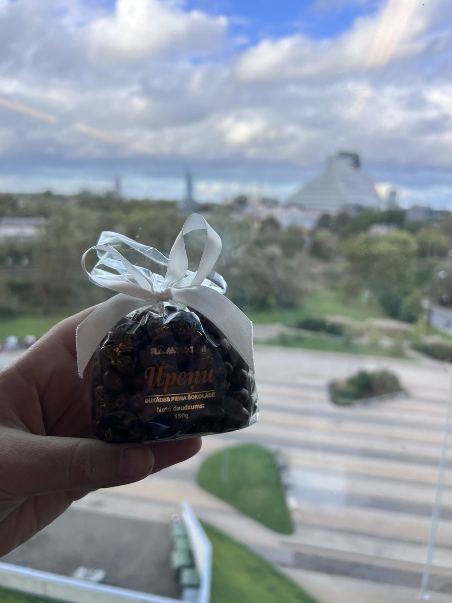 Twitteris ir zelts! ❤️
Šodien viena twitteriste uzmeklēja mani Zinātnieku naktī un nodeva sveicienu par veiksmīgu promocijas darba aizstāvēšanu. Tas bija tik jauki. ❤️❤️❤️