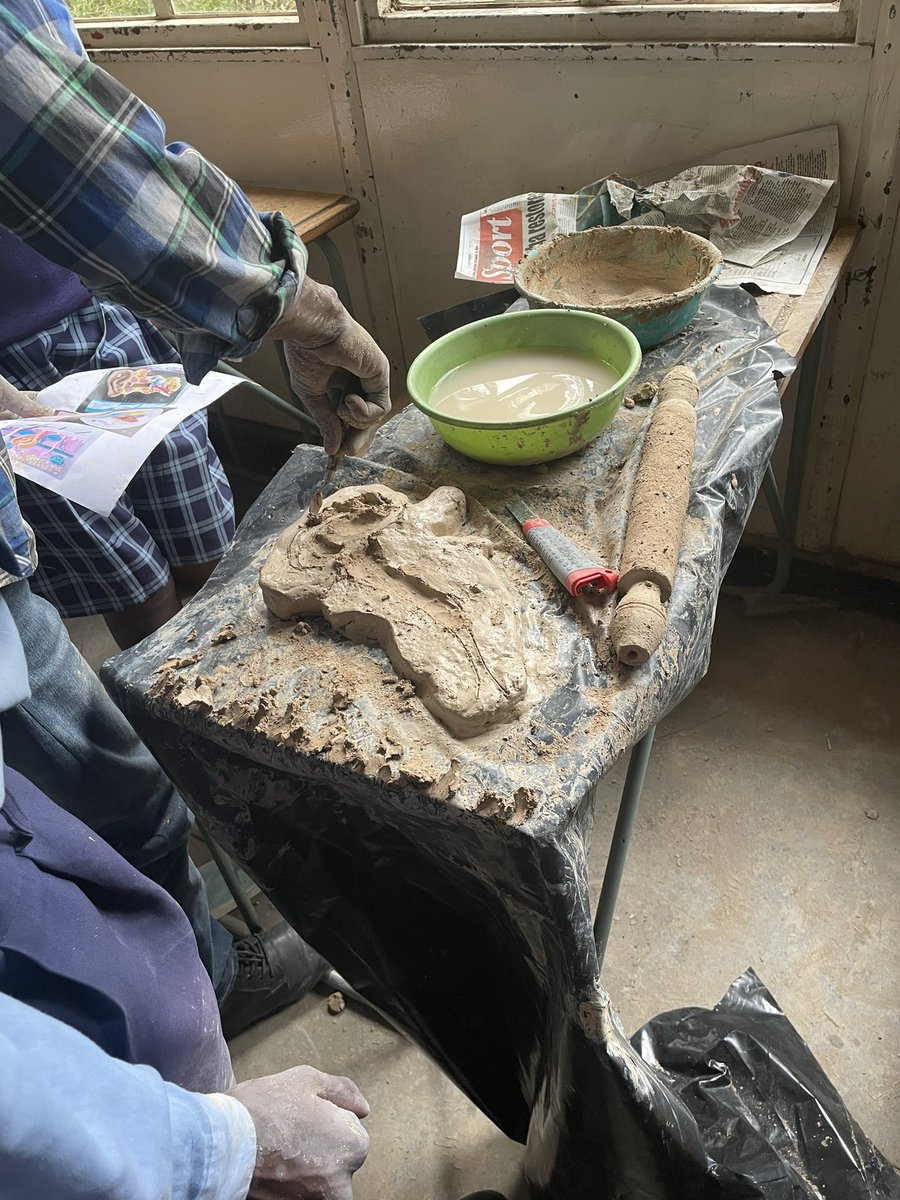 ThePaideia's tweet photo. Moulding Creativity! The Paideia Club members clay sculpting activity fosters innovative thinking, self-expression &amp; skill development. Shaping futures, one instructional masterpiece at a time! #ThePaideiaClub #ClaySculpting #ArtMeetsEducation #CreativeExpression https://t.co/CsYUkQmmCX