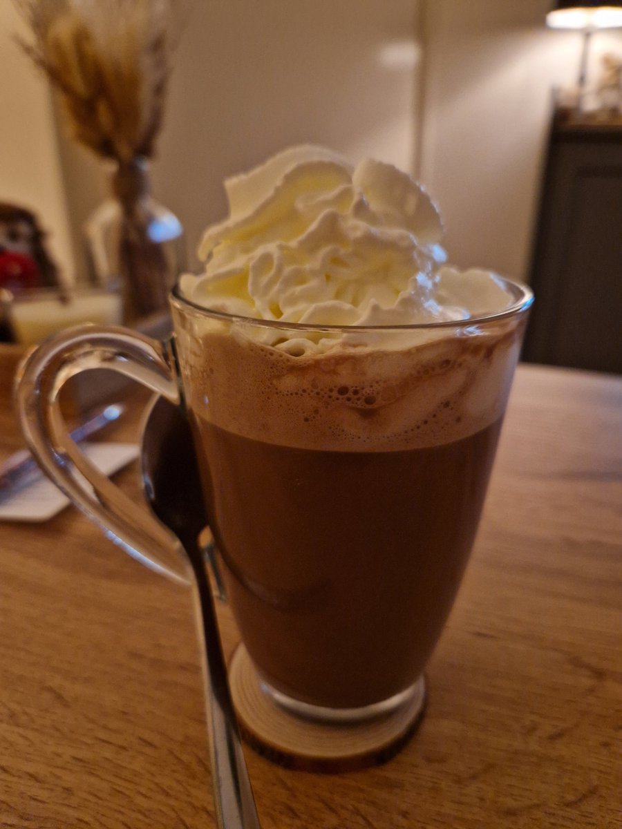 zijopnr11's tweet photo. Zulk weer is het ๐๐๐๐
Fijn weekend!
#chocomel #herfst https://t.co/IfJSR1mNzc