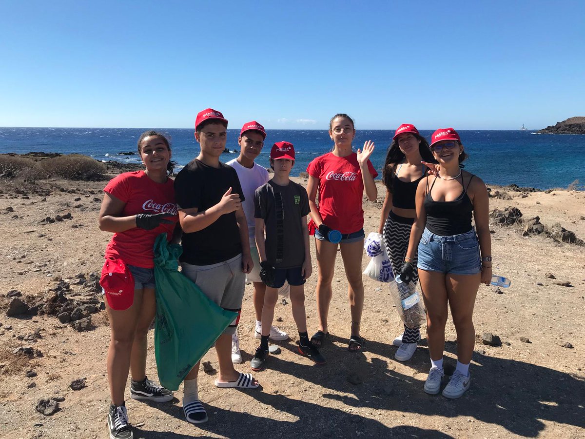 Nuevo curso y nuevos retos del #ProyectoDubini 🌍  Hoy un grupo de 25 estudiantes de <a href="/iessanbenito/">IES San Benito</a> junto a otros colectivos hemos realizado una limpieza de la Playa de Abades y ayudado a volver a su hábitat natural a una tortuga 🐢 uniendo fuerzas con el proyecto Mares circulares