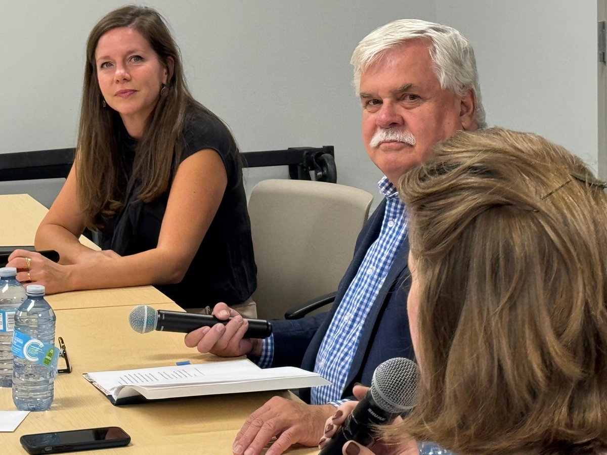 Sask_NDP's tweet photo. NDP Ethics & Democracy Critic @mearaconwayNDP and House Speaker Randy Weekes held a town hall last night on government accountability — or lack thereof in our current case.
People in attendance clearly felt it's time for change.
Thanks to Speaker Weekes for joining us. https://t.co/yf9yFouq8k