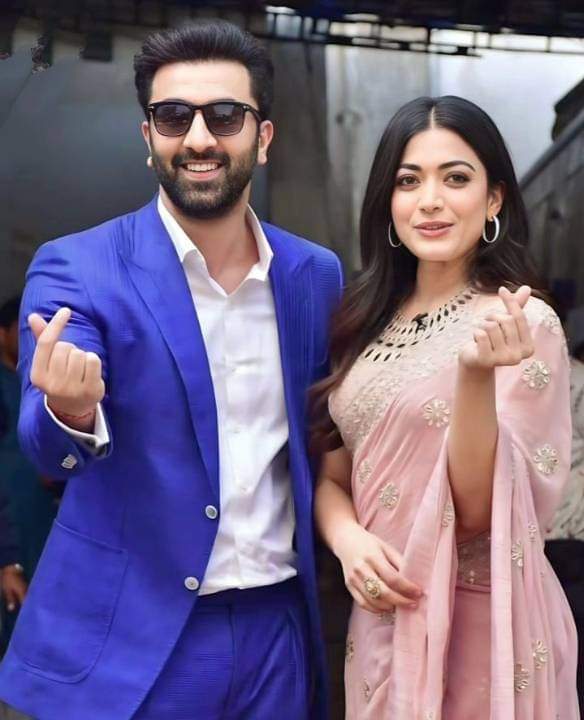 Rashmikadelhifc's tweet photo. Ranbir is one of those select heroes we want to see with @iamRashmika again and again. He's an extremely talented actor, and his chemistry with #RashmikaMandanna is amazing. On his birthday, Rashmika fans extend heartfelt wishes to him and his fans. #HappyBirthdayRanbirKapoor https://t.co/QnQzqoyJyt