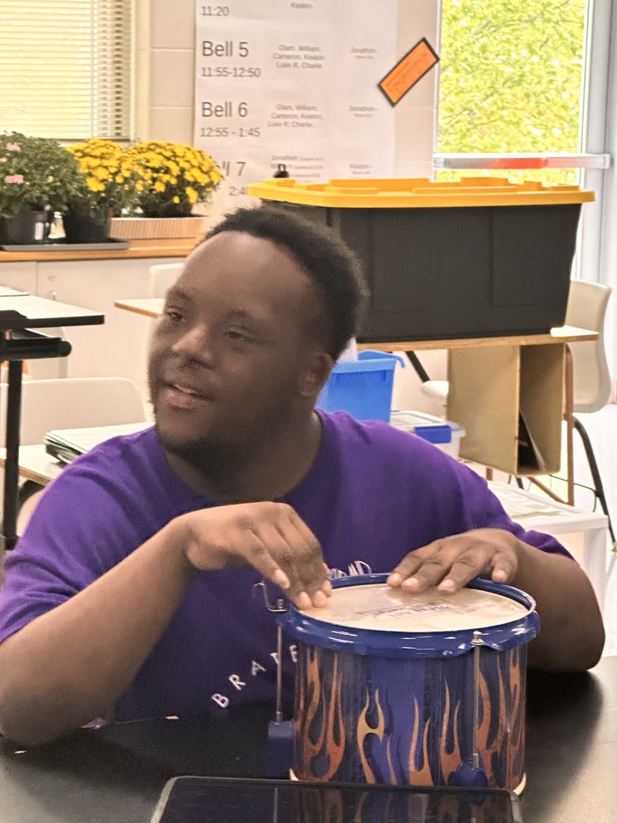 Jamming at the end of a crazy week!!! #beLOVEland ⁦<a href="/LHSTransition/">LHSTransition</a>⁩ ⁦<a href="/LovelandTigers/">Loveland Tigers</a>⁩ ⁦<a href="/Loveland_HS/">Loveland High School</a>⁩ ⁦<a href="/TigerSupt/">Mike Broadwater</a>⁩