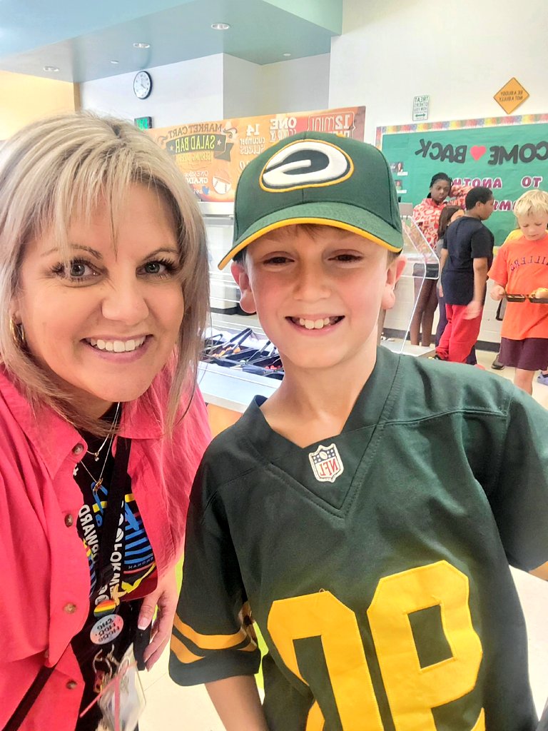 Joyful moments caught on camera here at LNCS Keewaydin. Hoping for a big Vikings WIN or I will have to find some Packer gear and wear it next week. SKOL Vikings!  #lovemyjob #lncskeewaydin <a href="/MPS_News/">Minneapolis Public Schools</a> <a href="/lncspta/">LNCSPTA</a>