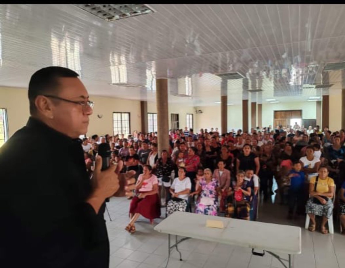 alia_kafati's tweet photo. #OrgulloLiberal🇦🇹 El alcalde Alberto “Tico” Santos, hizo entrega de 600 bonos para mujeres emprendedoras, de la Isla del Tigre , Amapala ¡En horabuena!
Los mejores gobiernos, son bajo un gobierno del @PLHonduras https://t.co/Q4VAFtyTri