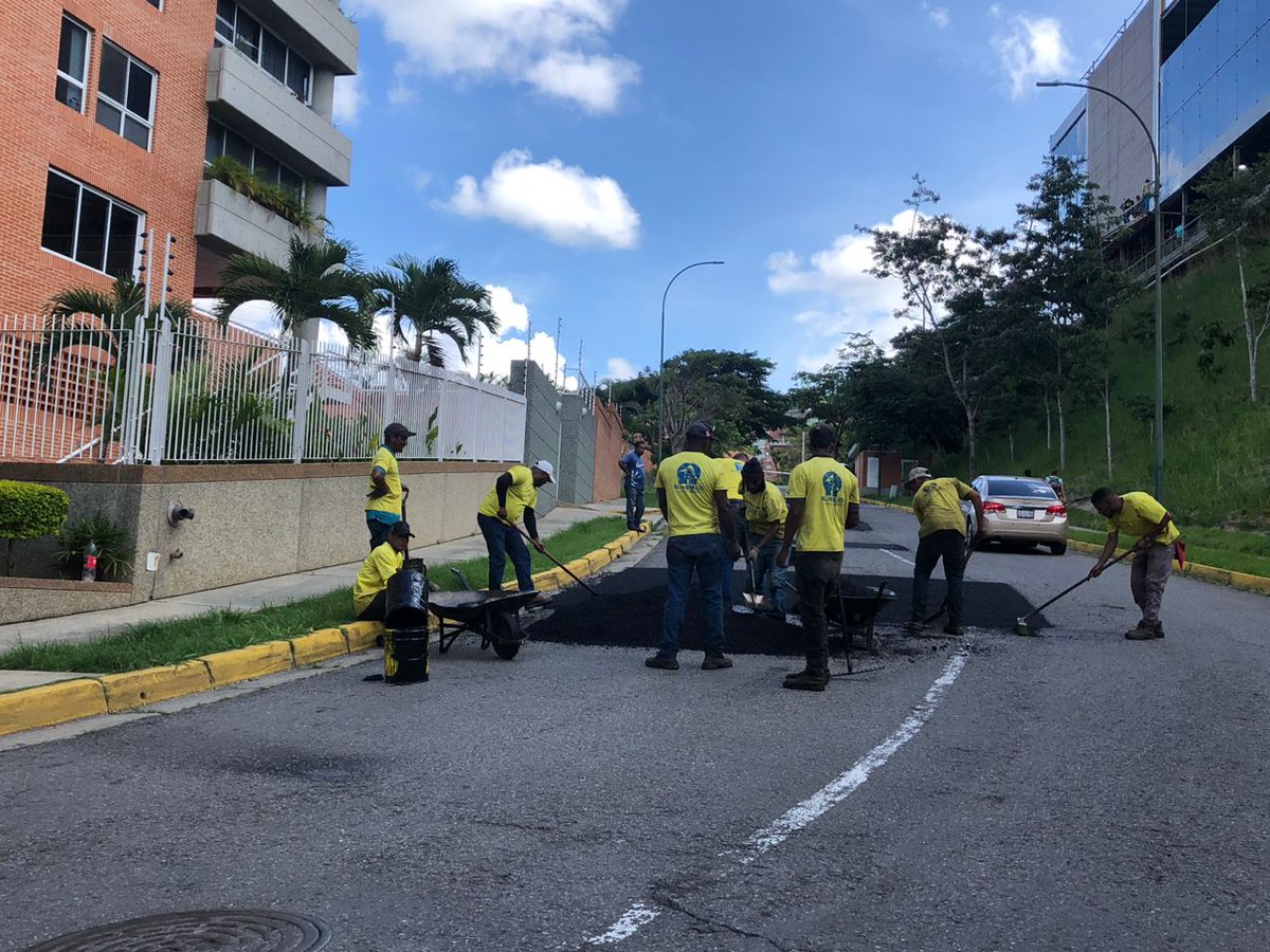 Urb. Lomas del Sol (no oficial). tweet media