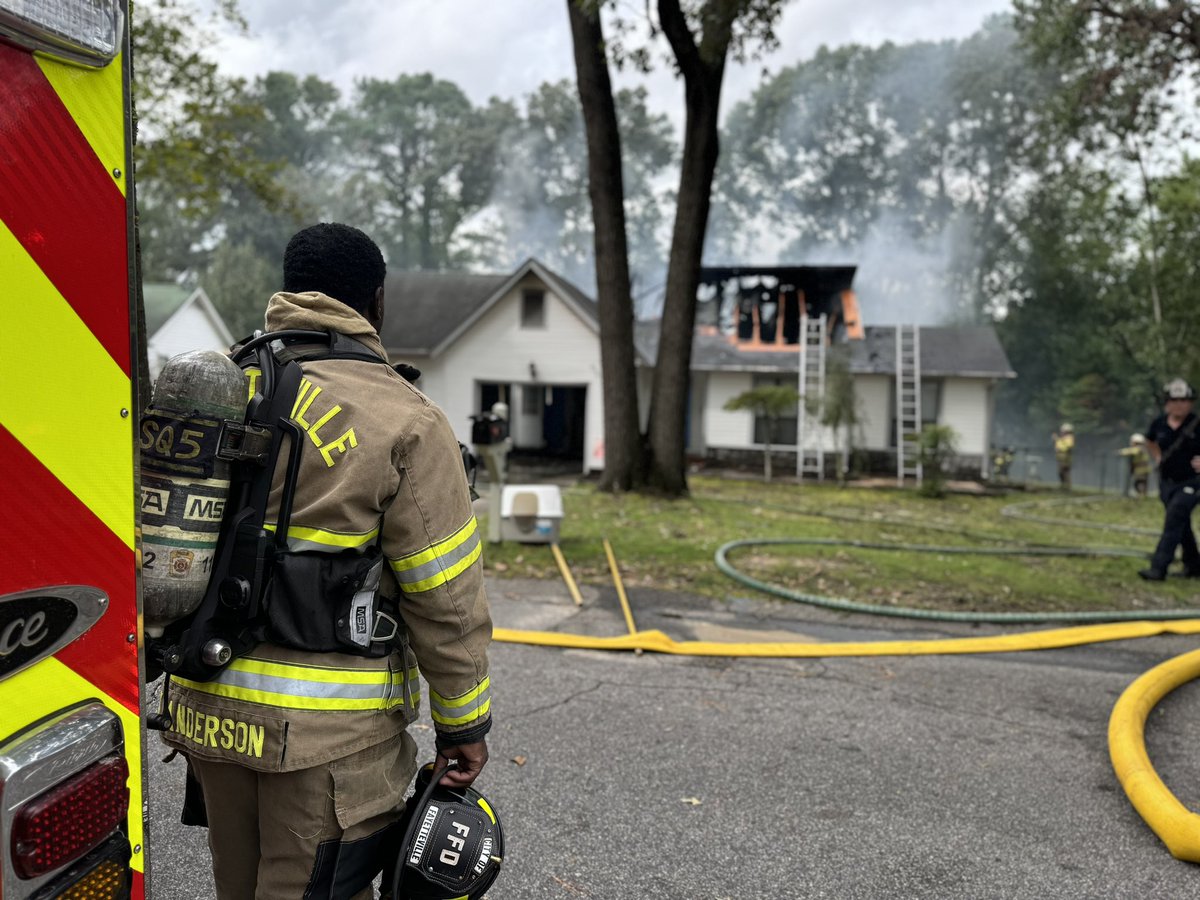 The Fayetteville Fire Department is currently on scene of a working structure fire on Pantego Dr. The fire is under control and units remain on scene working to ensure there is no further hazard. 

#workingfire #ffd #fayettevillenc