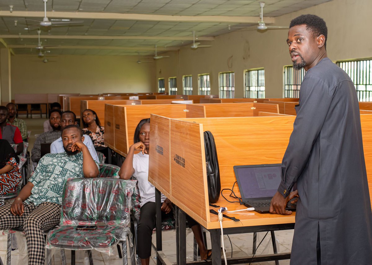 CentreUnijos's tweet photo. Week 7 module 5 physical learning sessions at the Unijos Entrepreneurship Centre.  @3MTTNigeria @3mttNews @3MTTSupport @bosuntijani @unijos https://t.co/R5CzoNKfw8