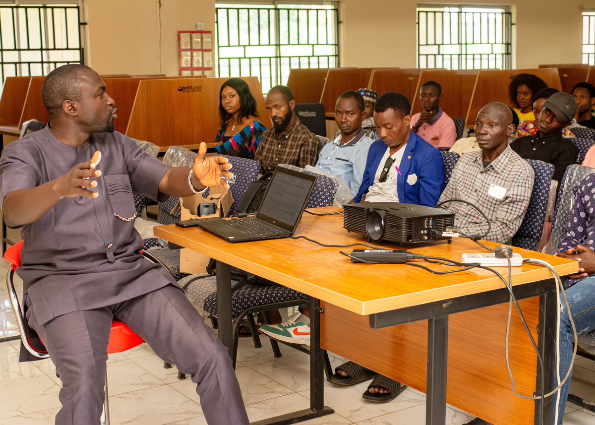 CentreUnijos's tweet photo. Week 7 module 5 physical learning sessions at the Unijos Entrepreneurship Centre.  @3MTTNigeria @3mttNews @3MTTSupport @bosuntijani @unijos https://t.co/R5CzoNKfw8