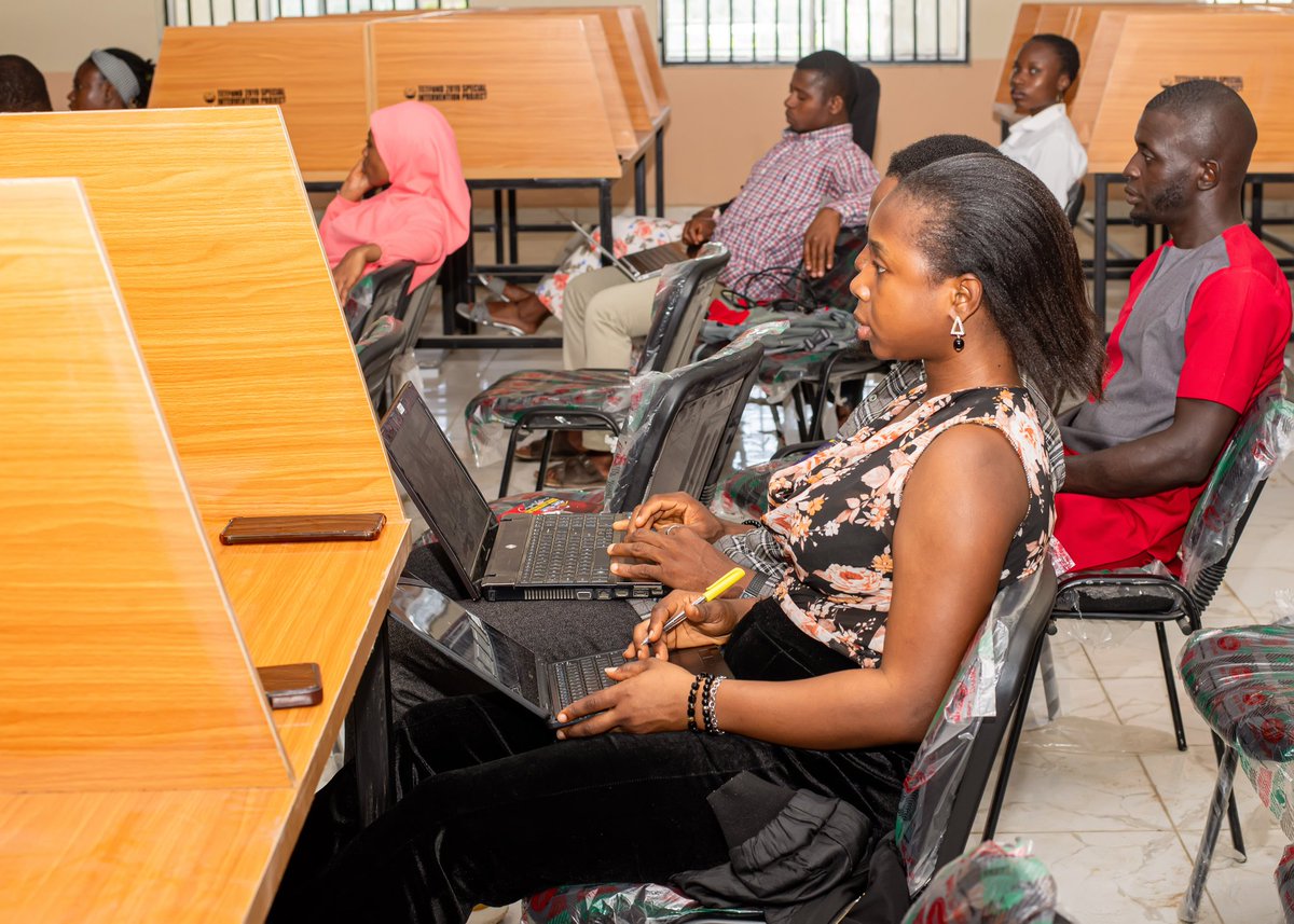 CentreUnijos's tweet photo. Week 7 module 5 physical learning sessions at the Unijos Entrepreneurship Centre.  @3MTTNigeria @3mttNews @3MTTSupport @bosuntijani @unijos https://t.co/R5CzoNKfw8