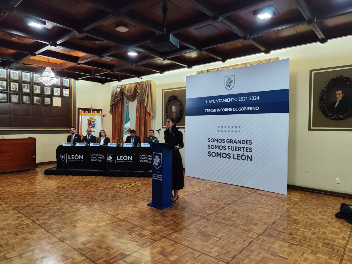 En sesión solemne nuestra alcaldesa <a href="/AleGutierrez_mx/">𝗔𝗹𝗲 𝗚𝘂𝘁𝗶𝗲́𝗿𝗿𝗲𝘇</a> rindió su tercer informe del H Ayuntamiento de León .
