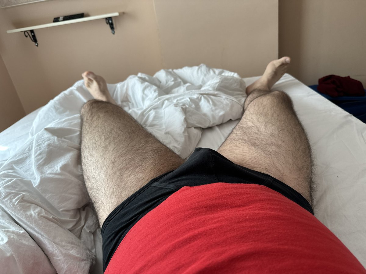 Kılsız bacaklar da kapatılsın!😜 <a href="/gayarabul/">❤️GAY ARA BUL❤️</a>