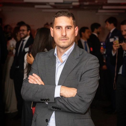 "La vida es 10% lo que me pasa y 90% cómo reacciono a ello.", dijo Charles Rowell, para darnos consciencia de que el éxito nunca es definitivo.

💬 Actuar, exponerse, reinventarse, prepararse y construir proyectos desde la imaginación es el riesgo, y el reto, diario.

#Emprender