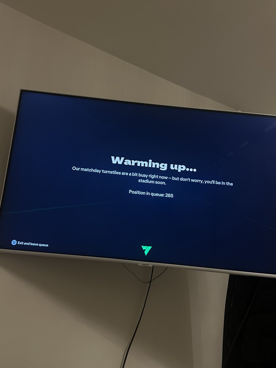 Adri_bucon's tweet photo. currently staring at these screens… please tell me I didn’t pay £90 for a game I can’t actually play… 🙄  #FC25 https://t.co/sHpOuUXuBD