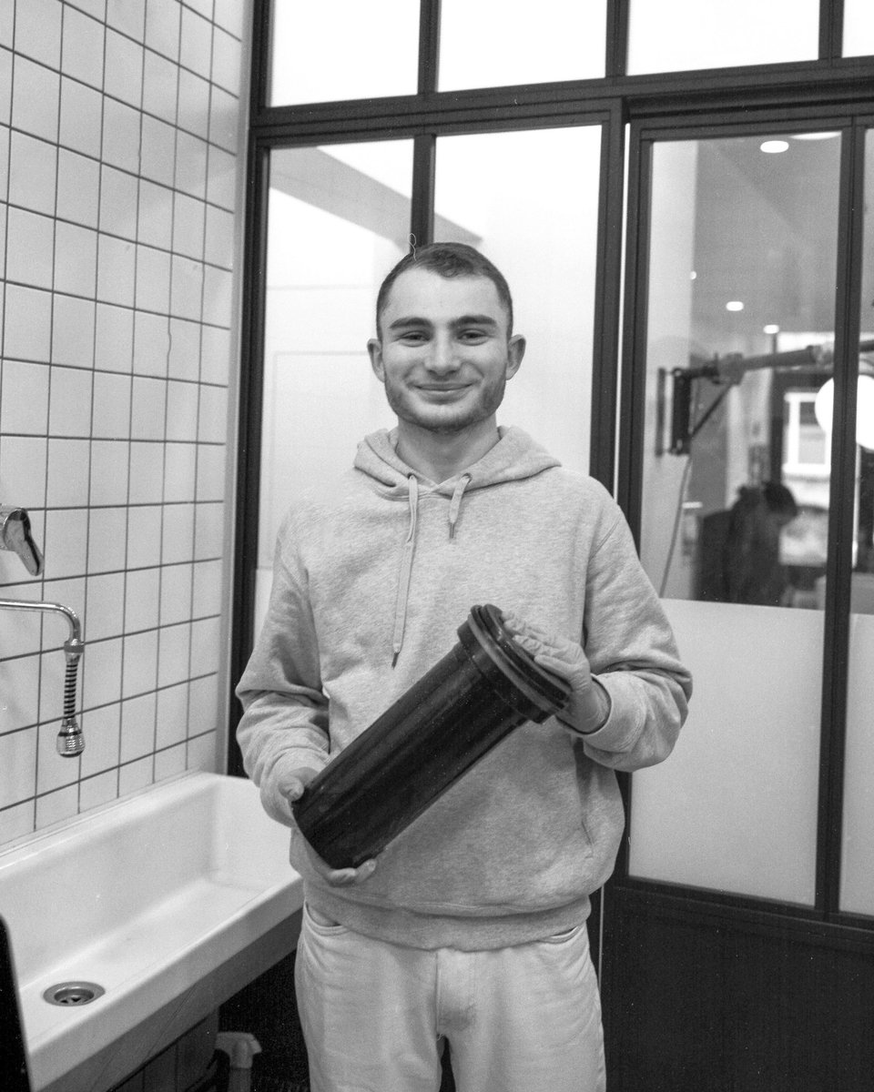 Voilà, c’était ma dernière journée de travail au labo 🧪 . Ce soir une page se tourne.  Mais de belles choses arrivent bientôt ! 🎞️👀