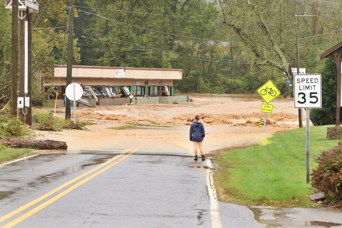 Fred_McCormick_'s tweet photo. Here is a look at some of the aftermath of Helene in Black Mountain, NC. Most residents are without power and local authorities are encouraging people to stay at home, as many roads are impassable and water continues to rise. https://t.co/NPUMAhAe44