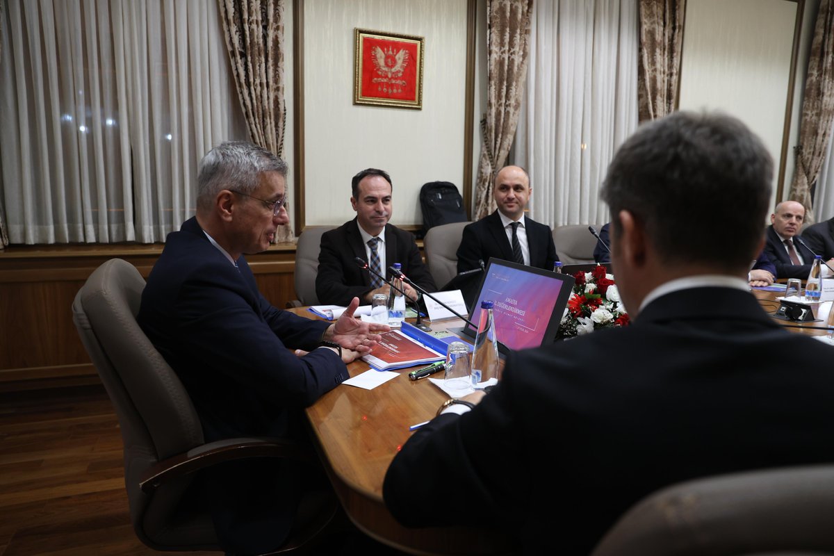 Sağlık Bakanımız Prof. Dr. Kemal Memişoğlu başkanlığında Amasya İl Değerlendirme Toplantısı gerçekleştirildi.

Sağlık Bakanımız, ildeki sağlık yatırımları ve sağlık hizmetlerinin sunumuna ilişkin il yöneticilerinden bilgi aldı.