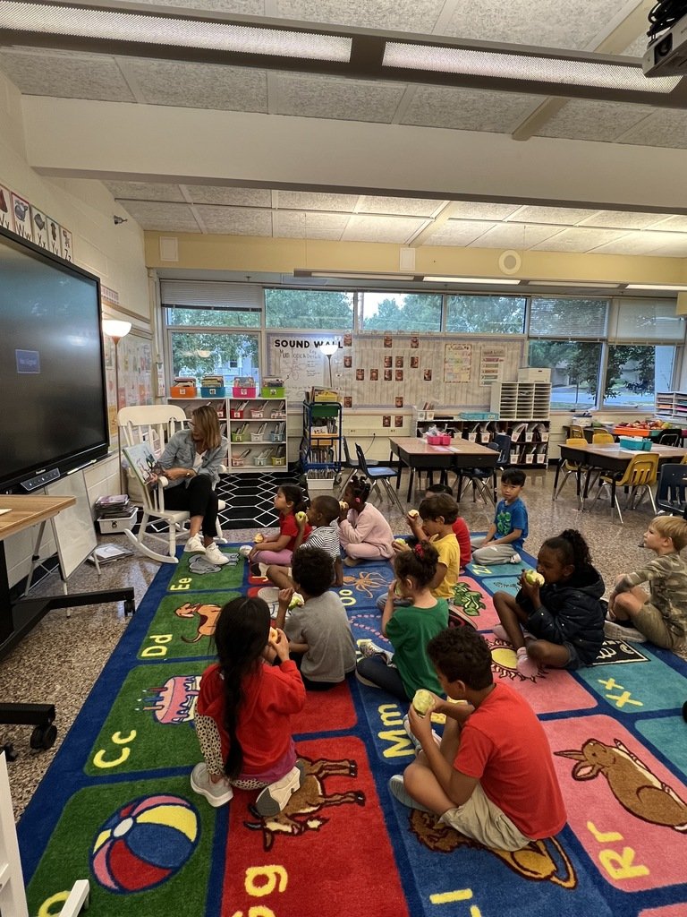 Ms. Fishburne’s 1st grade class had the most fun today doing APPLE DAY!