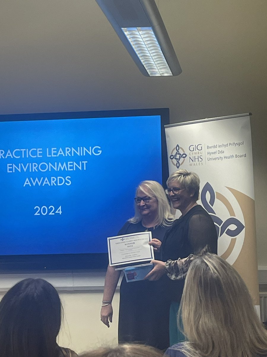 Super proud of the amazing team
I work with making students experiences in paediatrics so positive! Great to see our new student welcome day and the fantastic work <a href="/Jenna_Ingle/">Jenna</a> does on a day to day basis be recognised! <a href="/BethanOsmundsen/">Bethan Osmundsen💙🌈</a> <a href="/HywelDdaHB/">Hywel Dda UHB</a> 🌈💜