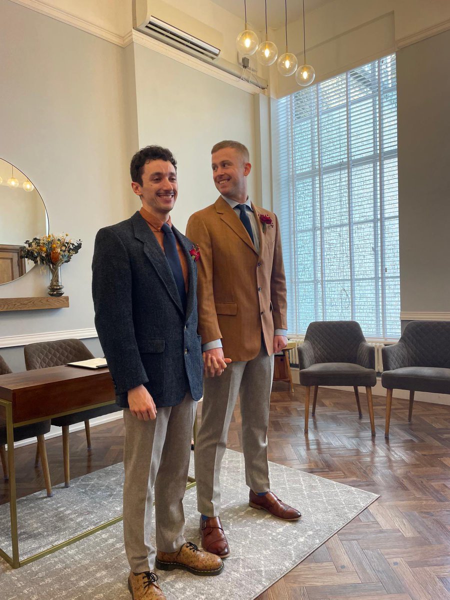 start queerbaiting NOW!! tweet media