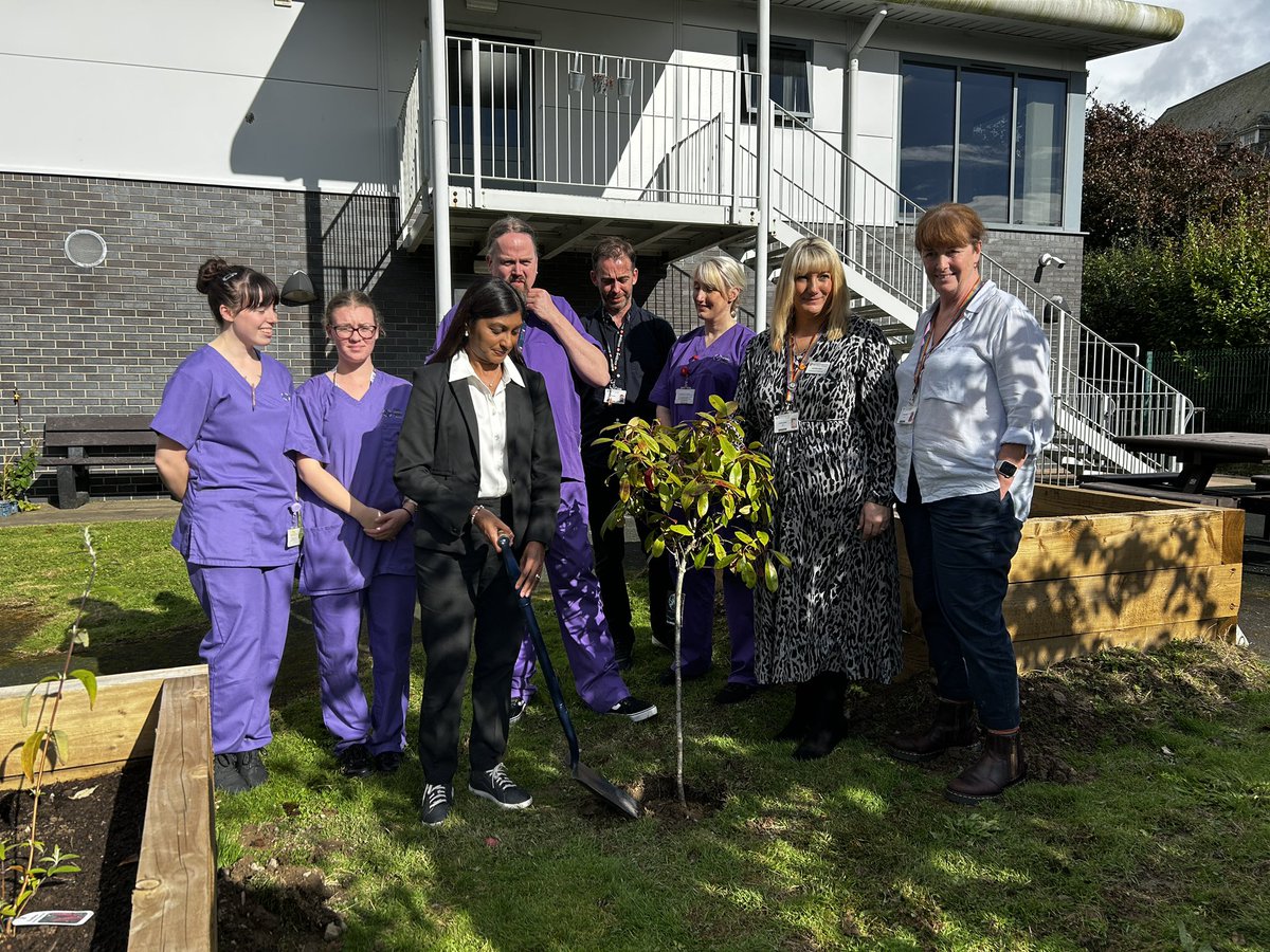 Met with the students and lecturers curating green spaces to combat community social isolation, support community cohesion and encourage a space for student well being!