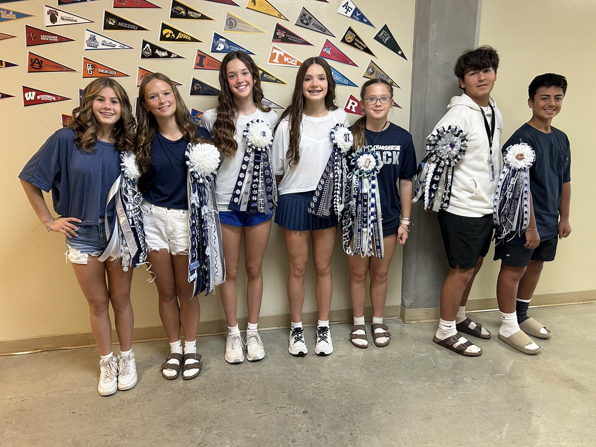 BoerneMSSouth's tweet photo. BMSS Chargers are showing their school spirit for Boerne - Samuel V. Champion High School Homecoming today! Sending positive vibes to our varsity football players at HOCOπ
#GoChargersGo https://t.co/i8XBdQXg6A