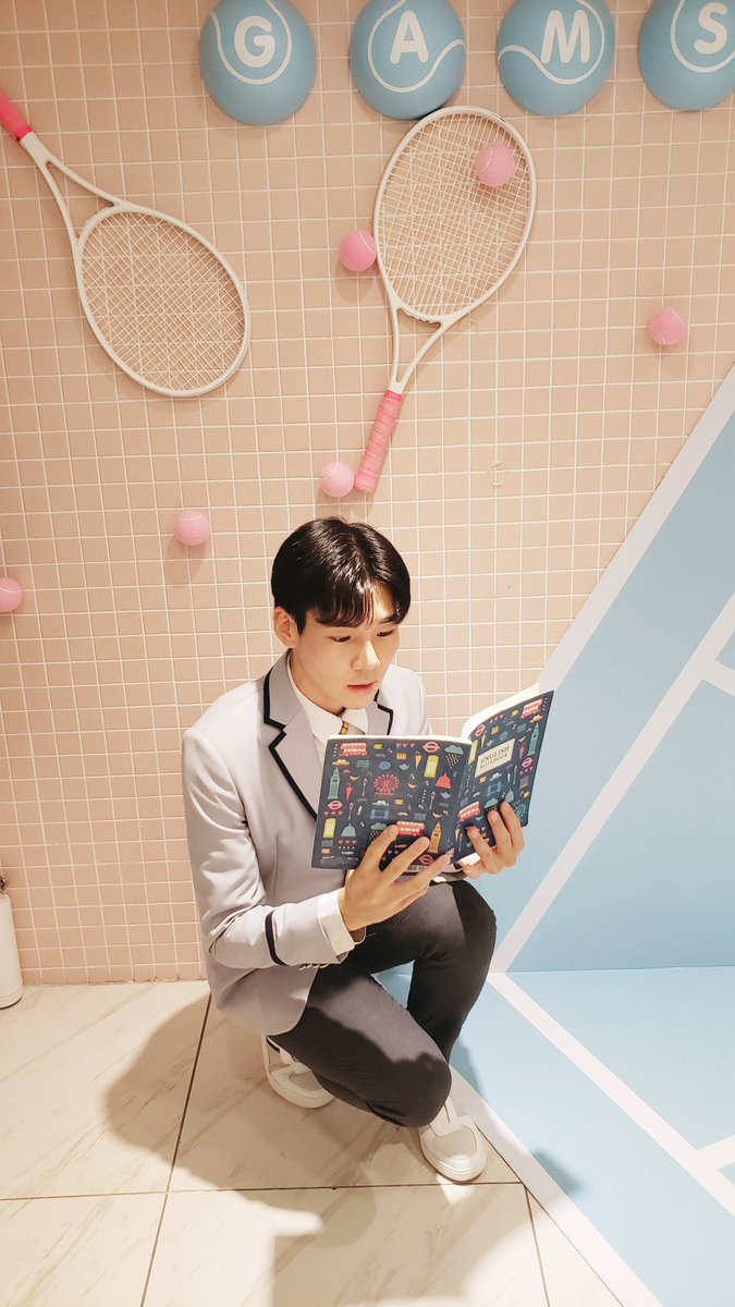 vanyaking's tweet photo. 교복입는거 재밌다 ㅎㅎㅎ! https://t.co/Shl2D01wV4