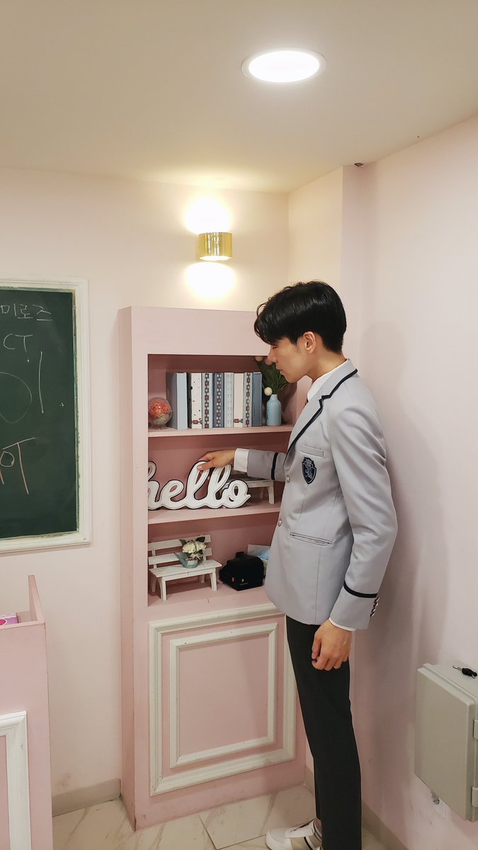 vanyaking's tweet photo. 교복입는거 재밌다 ㅎㅎㅎ! https://t.co/Shl2D01wV4