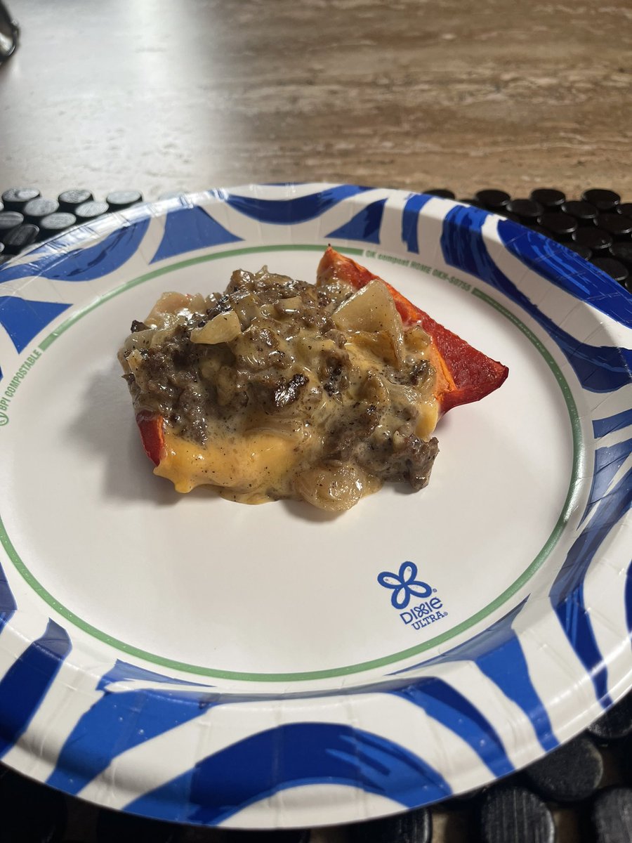 SKIDROW_FOREVER's tweet photo. Keto lunch ——- Philly cheese steak on a pepper #lowcarb #dixieplates hahahahahh https://t.co/eF5dFanH9C