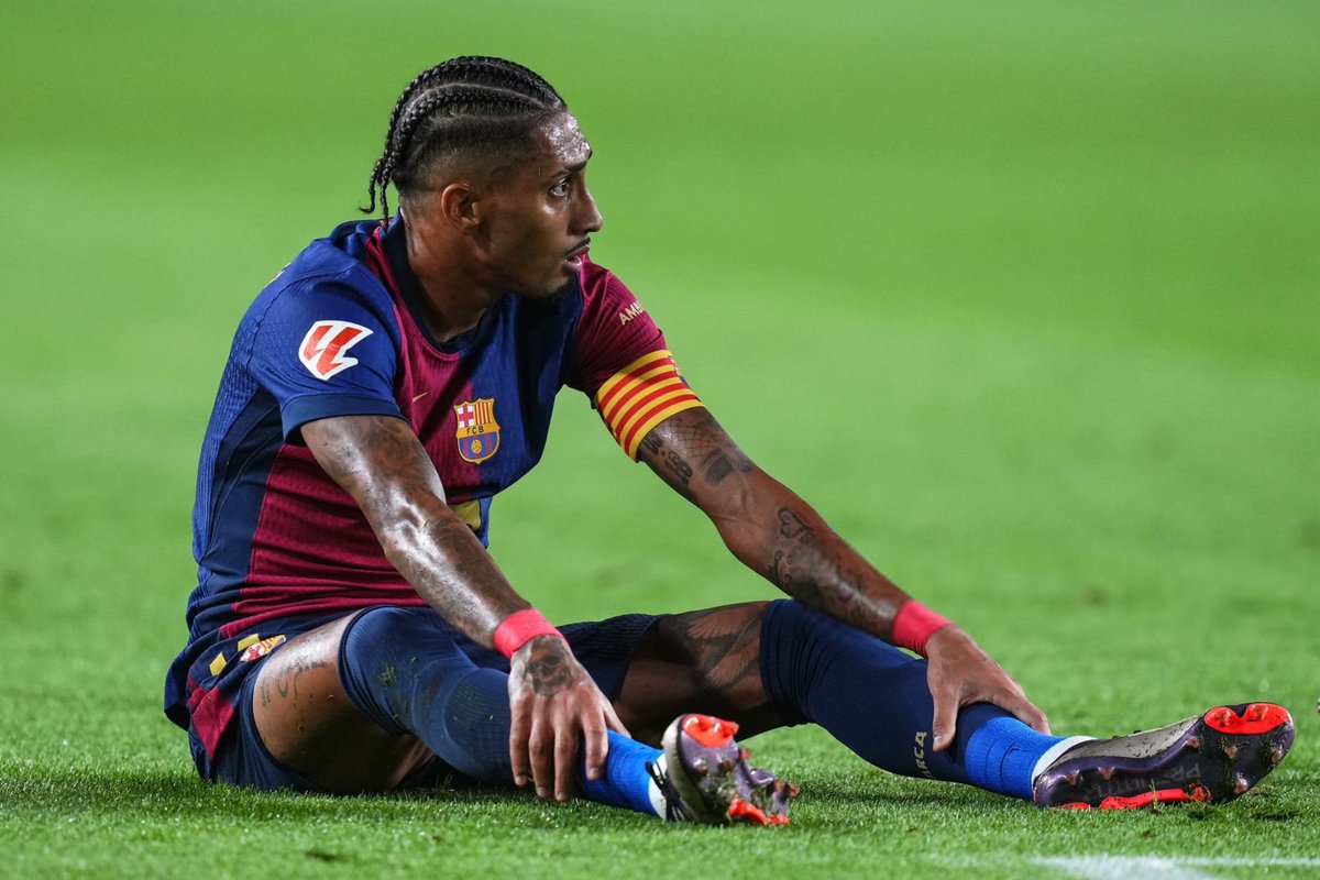 BarcaUniversal's tweet photo. ❗️Barcelona's technical staff have recommended Raphinha to reduce the sprinting he does when applying high pressure. GPS data shows that he's the player that runs the most in the squad, and that could lead to injuries.

— @relevo https://t.co/I5mLkCwOE3