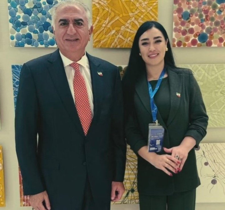 kaykhosrow5's tweet photo. این درگهِ ما درگهِ نومیدی نیست
صد بار اگر توبه شکستی، بازآ
#جاویدشاه 
#رضاشاه_دوم 
#پهلوی_سوم https://t.co/QjGVsdmkgV