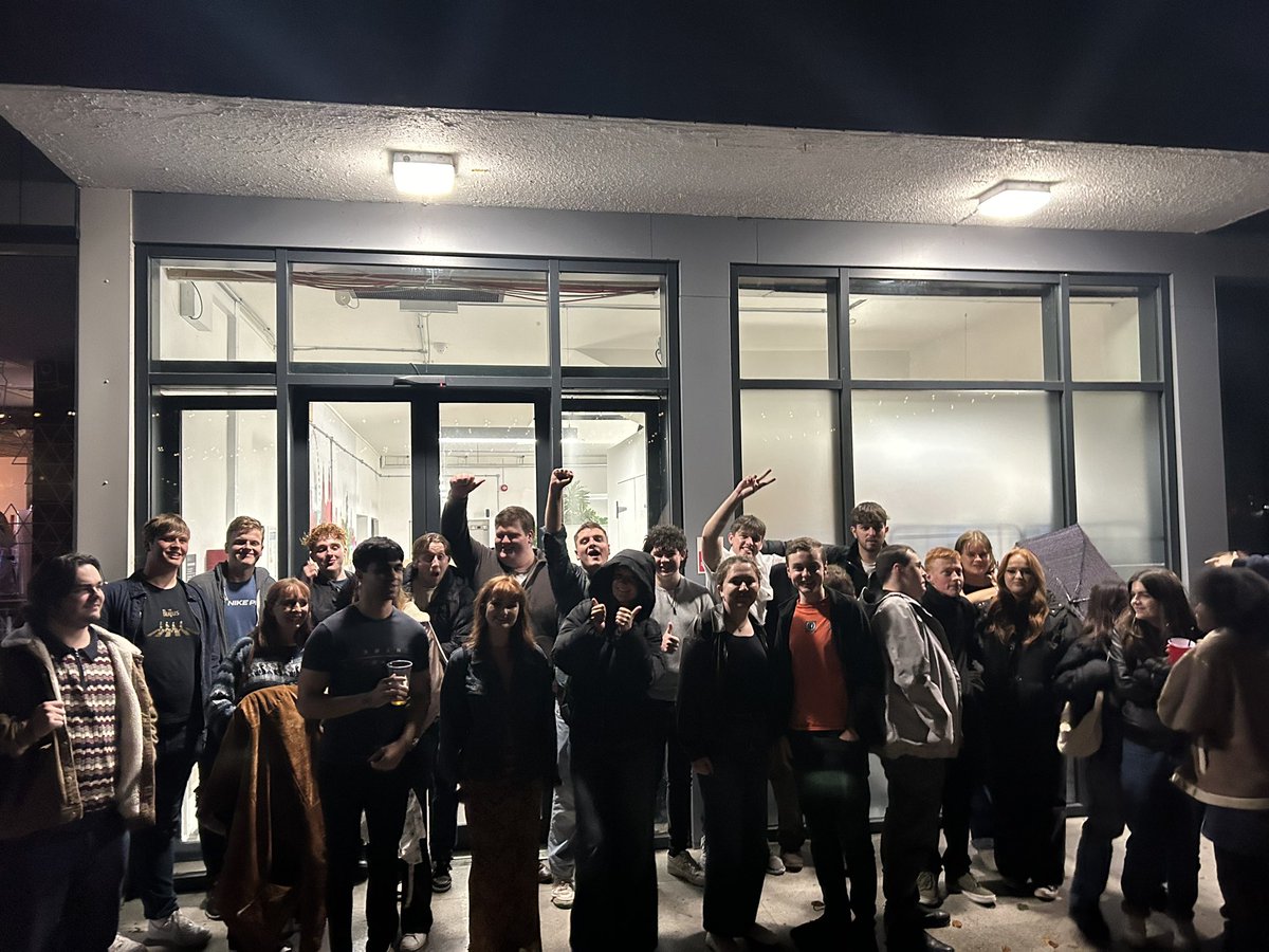 UoLLabStudents's tweet photo. Thank you to everyone who came along to our welcome meeting and bar crawl last night ✊🏻🕺 we had a fab time and can't wait to see you all at our next event !! In the meantime if you'd like to be added to our WhatsApp group please let us know :) https://t.co/aBLKgU2yXA