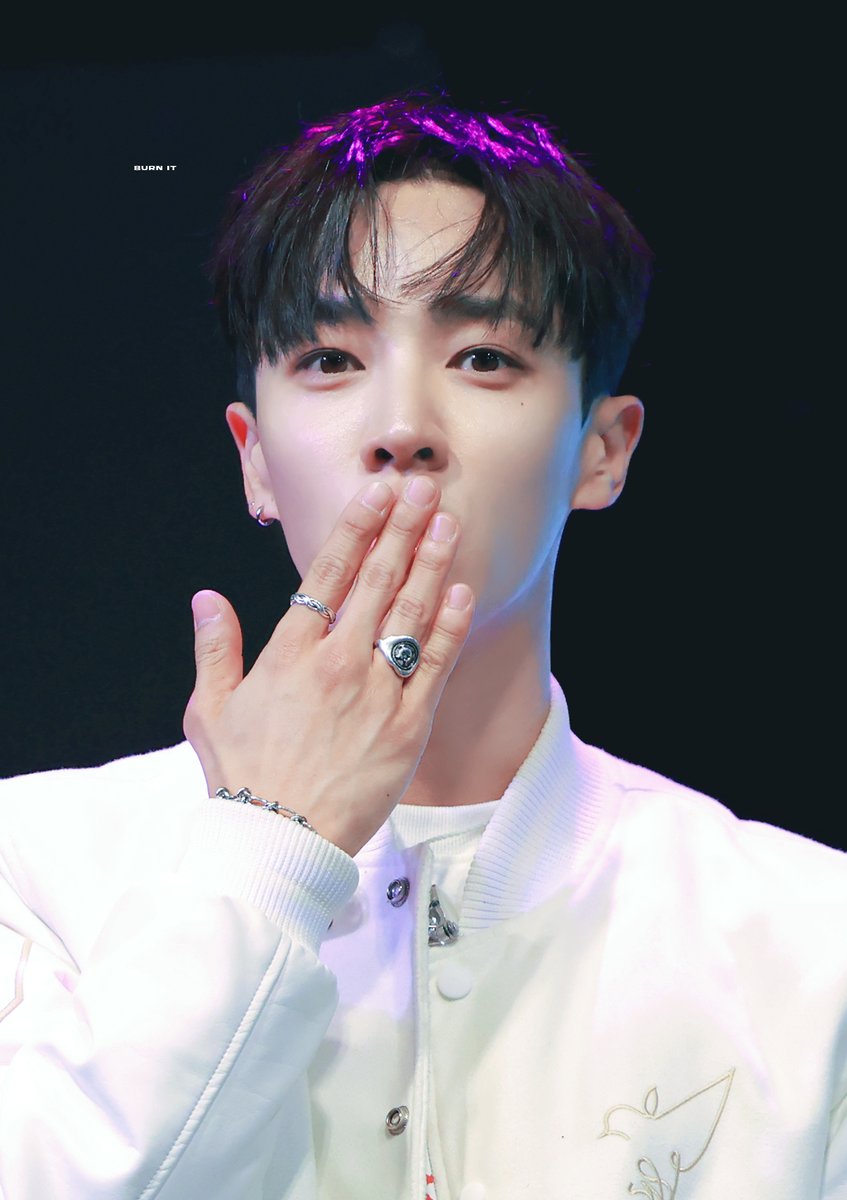 BURNIT0330's tweet photo. 240927 이기광 영원히 입덕🥲🩵

#하이라이트 #비스트 #이기광 #기광 #HIGHLIGHT #LEEGIKWANG #GIKWANG @900_330 https://t.co/8k791Eycsy