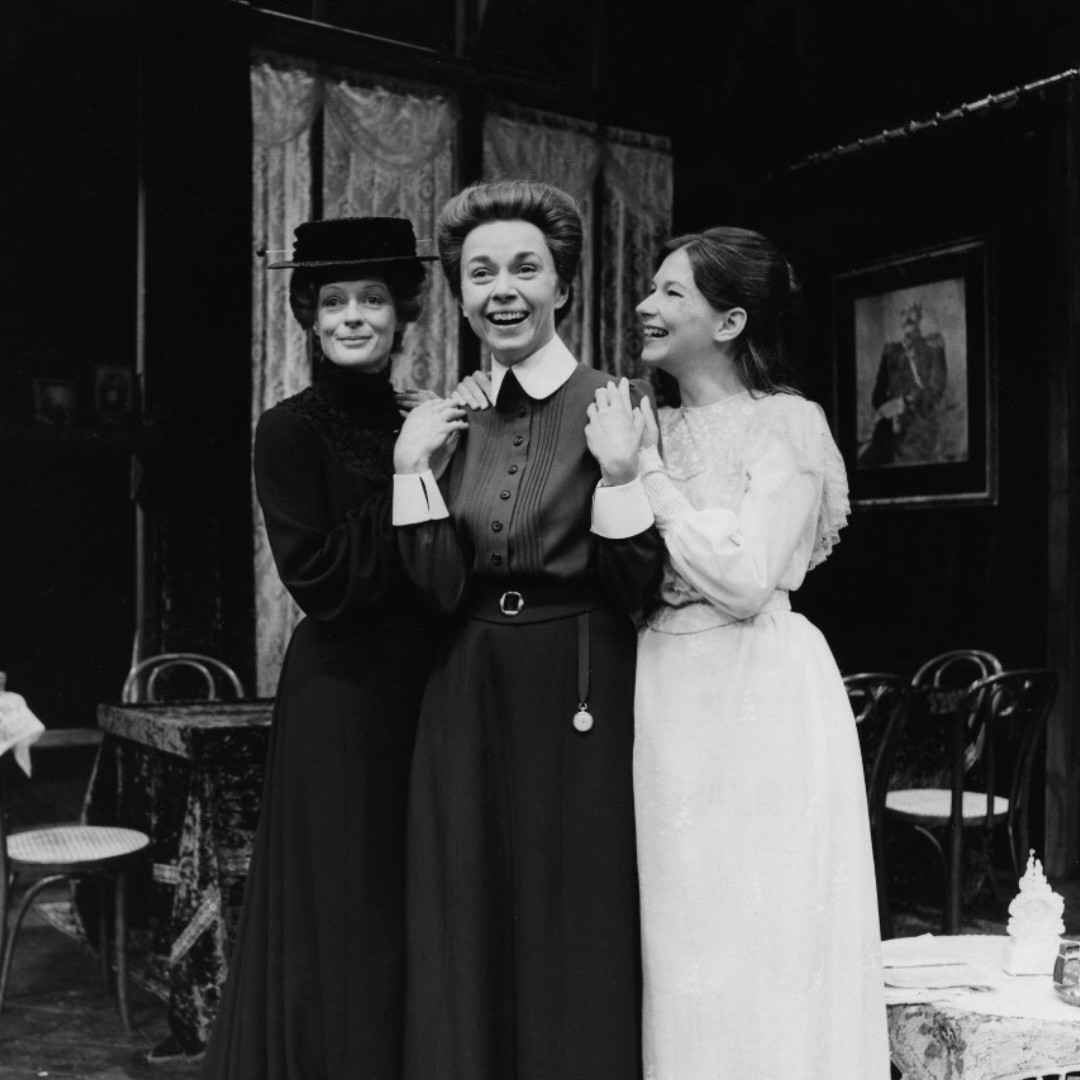 stratfest's tweet photo. The Festival mourns the passing of Dame Maggie Smith🕊️

"Her arrival at the Stratford Festival was a moment of rebirth both for the theatre and also for her work. The desire to rediscover oneself made her an incredibly prolific and multifaceted artist.” - Antoni Cimolino https://t.co/rKWxxkpq4Q