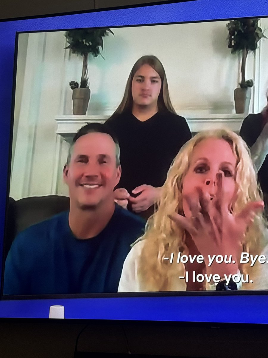 rascalskye_'s tweet image. my sis at the back can see through #Madelyn ‘s  BS 😭😭😭 he’s not having it #TheCircleNetflix