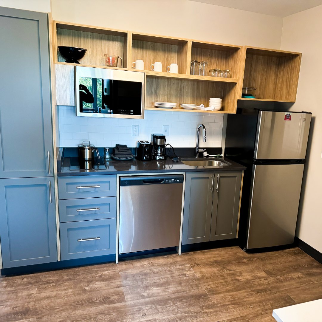 3HGroup's tweet image. Check out these modern, sleek rooms at the brand new @Candlewood &amp;amp; @HIExpress in Chattanooga!