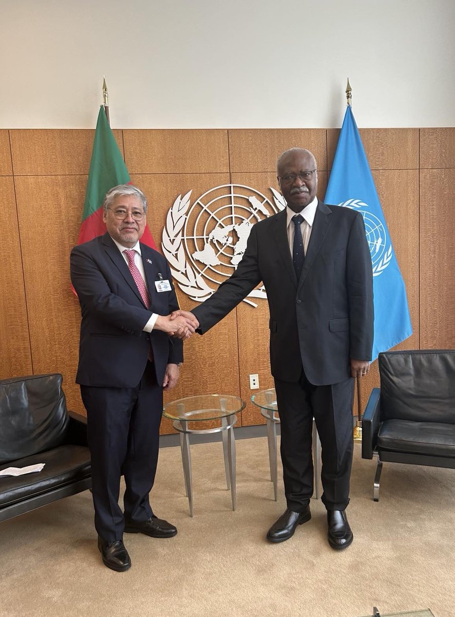 EnriqueAManalo's tweet photo. Honored to meet 🇺🇳@UN_PGA Philémon Yang where I stressed PH🇵🇭 commitment to #multilateralism #RuleOfLaw and discussed @UN General Assembly revitalization, Security Council reform and #MiddleIncomeCountries https://t.co/9DVszuwUvO