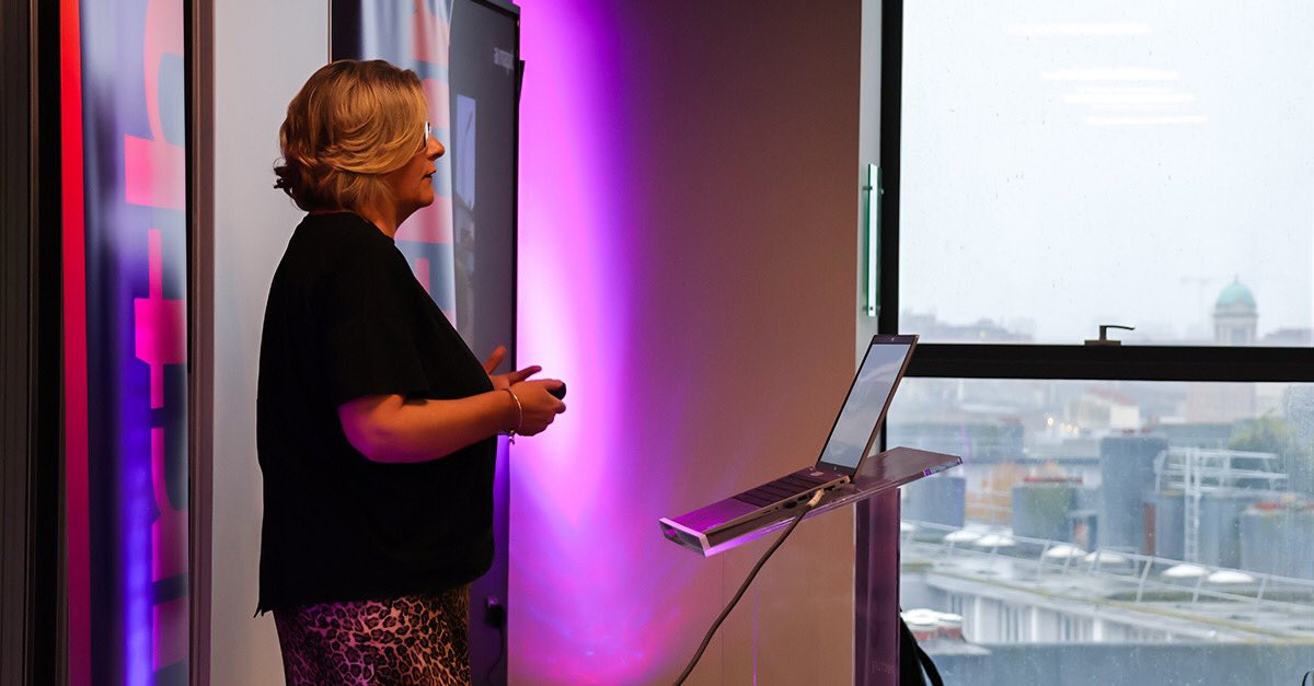 Julie Connelly tweet media