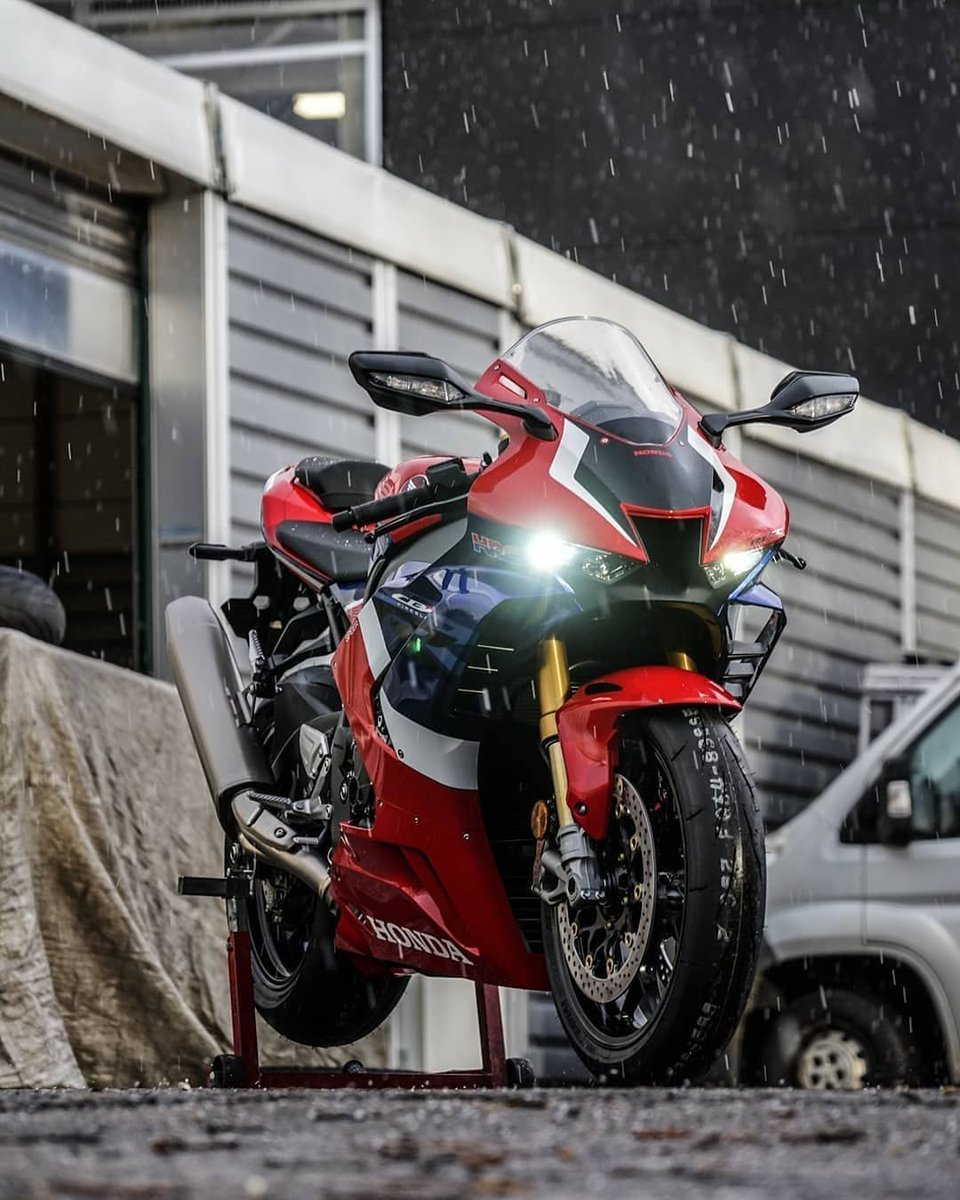 MoreMotorcycles's tweet photo. #Honda CBR https://t.co/od9YyvEq7g