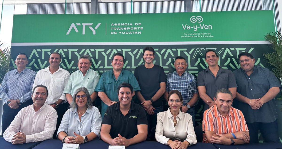 KotasekRafa's tweet photo. Esta tarde me reuní con los concesionarios de transporte público que integran el sistema #VayVen 

Agradezco estos años su disponibilidad para migrar a este nuevo sistema, modificar muchas acciones que se realizaban en beneficio de las y los usuarios de transporte público https://t.co/vqufdKrZLq