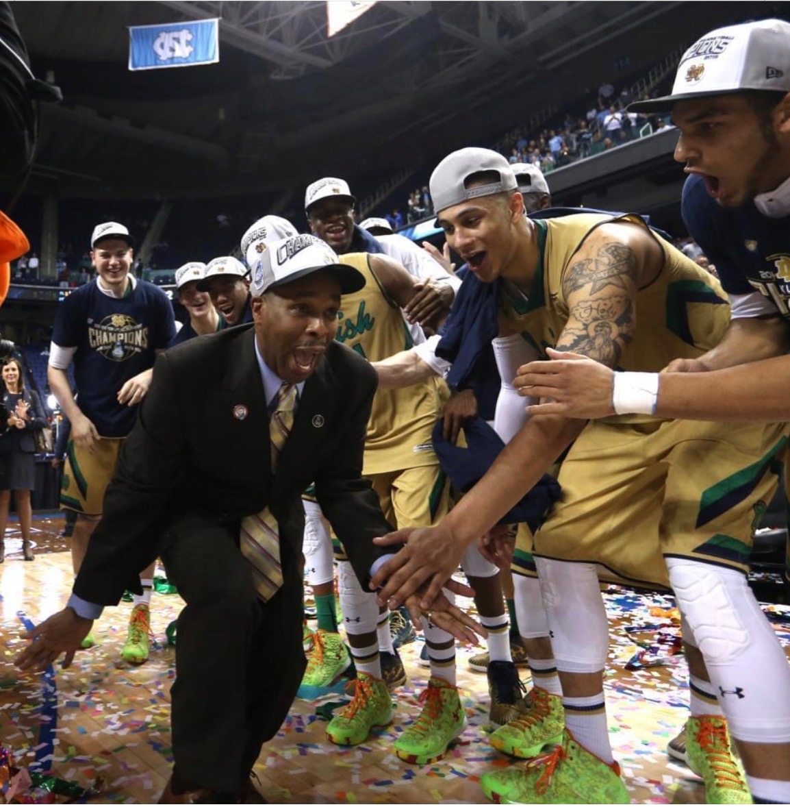 mattfreeman05_'s tweet photo. Former Notre Dame associate head coach Anthony Solomon has taken a position with the Phoenix Suns. He'll be in a college scouting/analyst role. https://t.co/VrbhUApJ5z