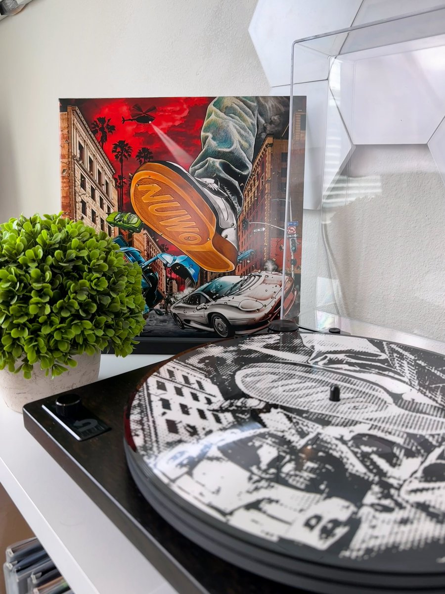 99Vinyl's tweet photo. Larger than life https://t.co/bvzI8lNs32