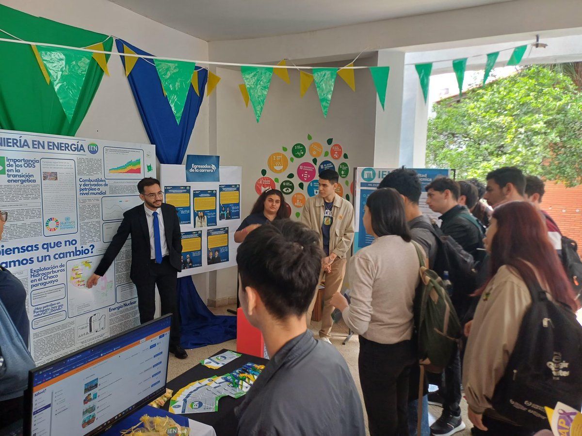 OxiliaVictorio's tweet photo. EXPOCARRERAS @fpuna @ien_fpuna 2024. No hay mayor satisfacción para un profesor que tener estudiantes brillantes, entusiasmados, dedicados y comprometidos con su país! Gracias por incluirme en el excelente banner creado para explicar la carrera de INGENIERÍA EN ENERGÍA @ien_fpuna a estudiantes de Educación Media. Amo lo que hago!