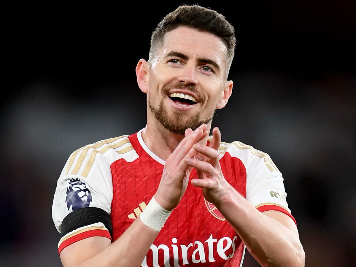 DeadlineDayLive's tweet photo. 🚨 Jorginho is considering moving into a coaching role at Arsenal when his contract expires in 2025.

(Source: @Transfersdotcom) https://t.co/ROyPOGbXaw