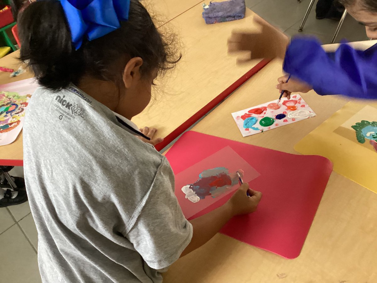 Learning about Japan 🇯🇵 and trying to paint geishas🎎
<a href="/CSBoficial/">Colegio Simón Bolívar</a> <a href="/AraceliGis51584/">Araceli Giselle Guerrero Gomez</a>